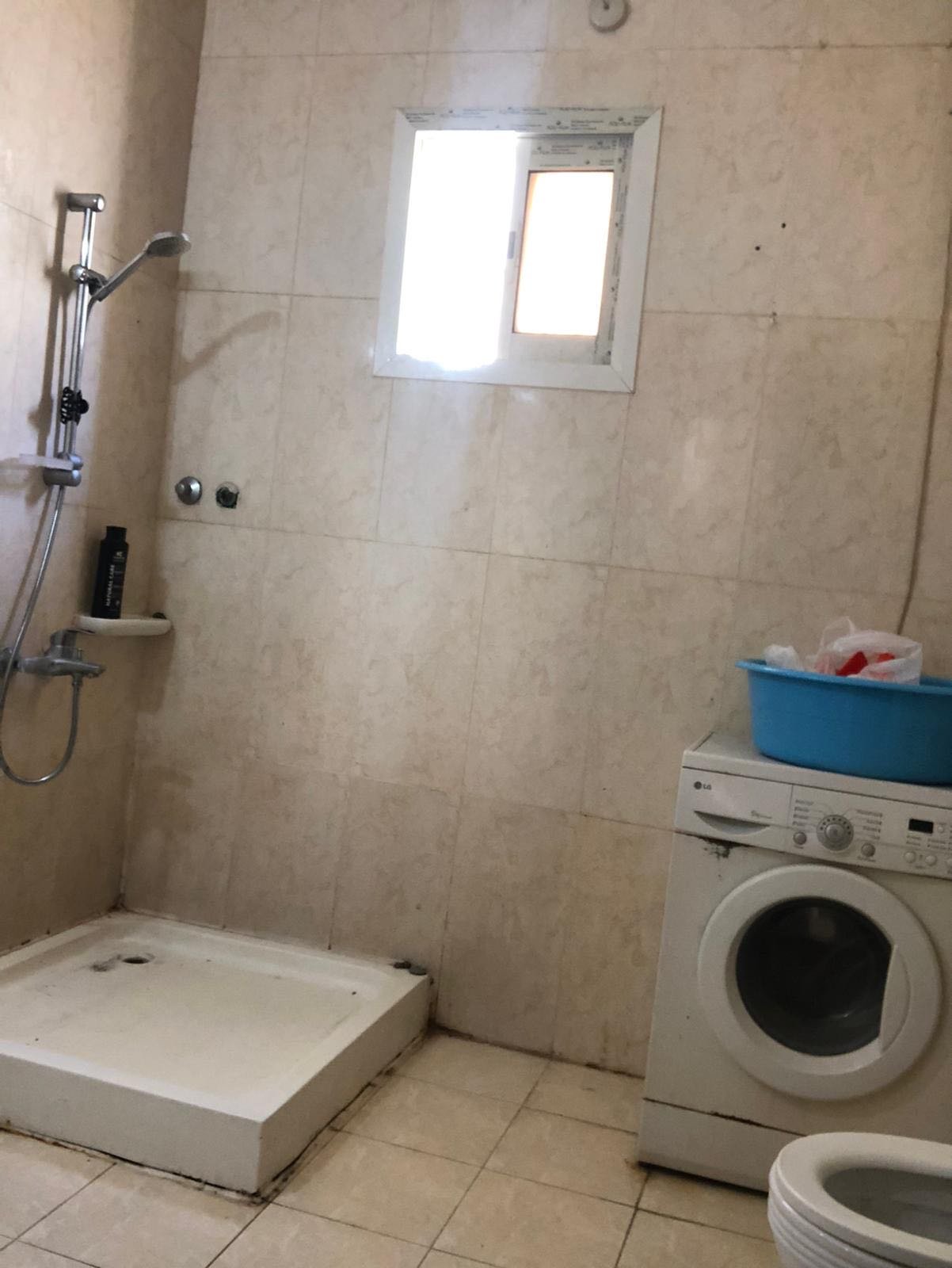 سكن عائلي للايجار بازغوه