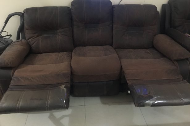 طقم كنب دكلاينر للبيع قابل للتفاوض